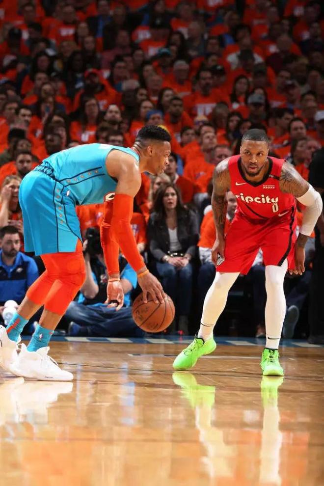 风云突变！俄克拉荷马雷霆关键时刻更衣室发声，欧联版图或变，震撼外界，赛程密集仍需轮换的简单介绍