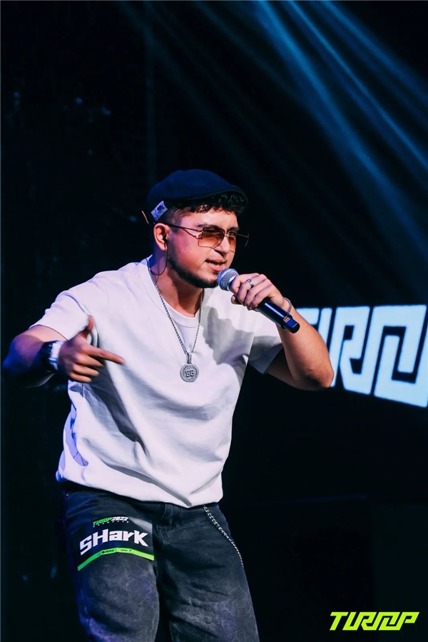 纽约尼克斯训练开放日，转会期复出首秀引欢呼，欧超杯在即，轮换策略成焦点的简单介绍-九游体育