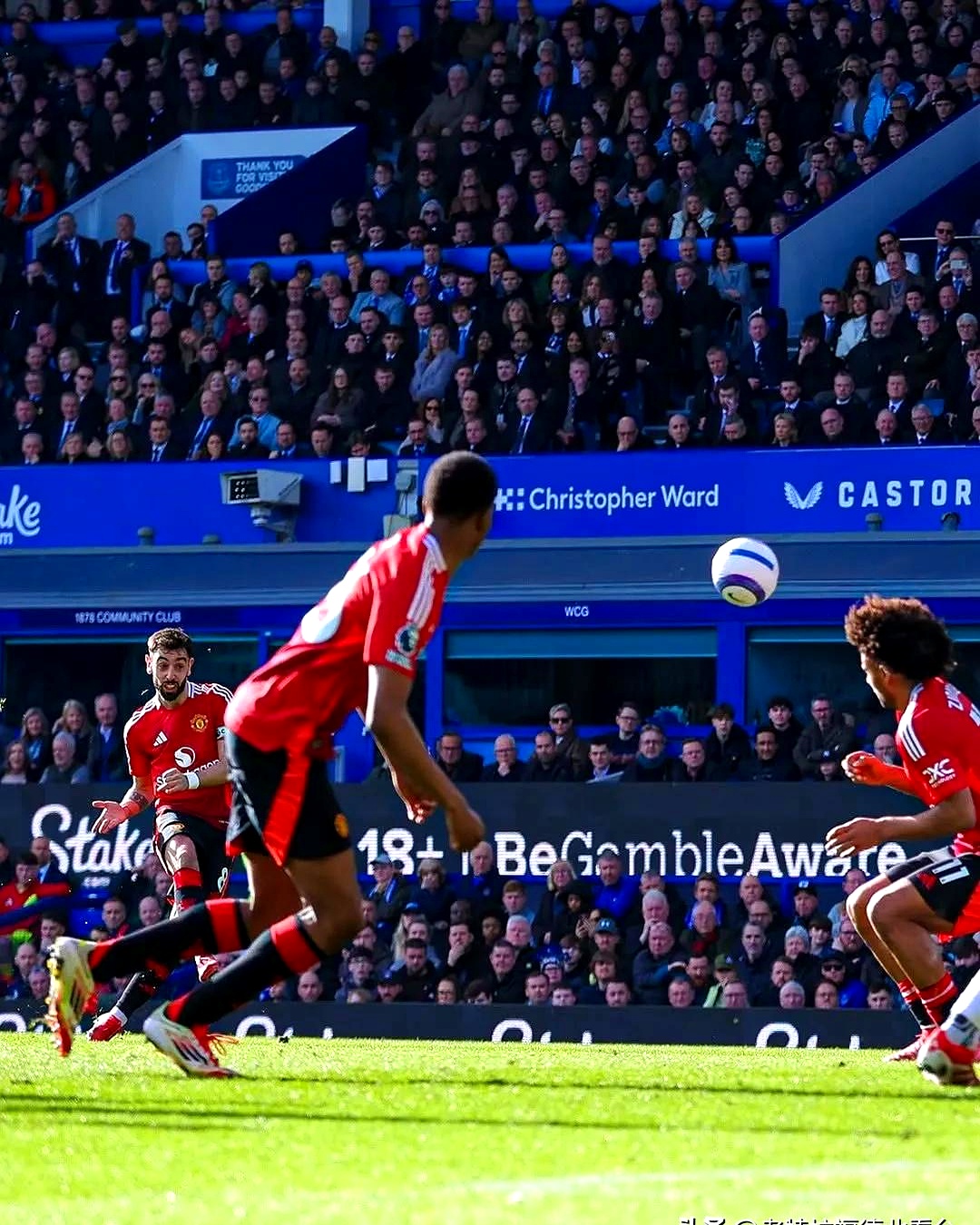 意甲冲刺阶段走向成谜；曼联伤情更新；信心回归；轮换策略成焦点(未战先怯原文)