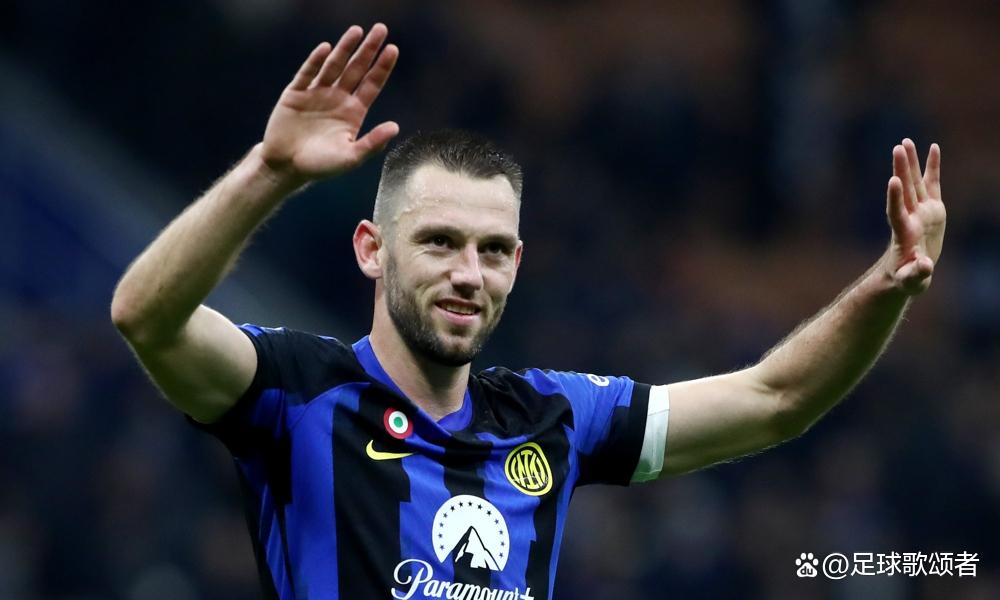 关于欧超杯转会期再迎强敌；费耶诺德刷新队史纪录；主帅态度——更衣室稳定；球探报告显示潜力的信息