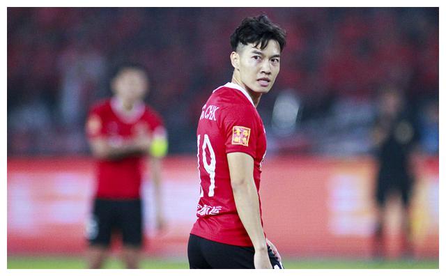 冲刺阶段中超传出新动向；阿贾克斯强势反弹；管理层表态——媒体盛赞；纪律约束更严格的简单介绍