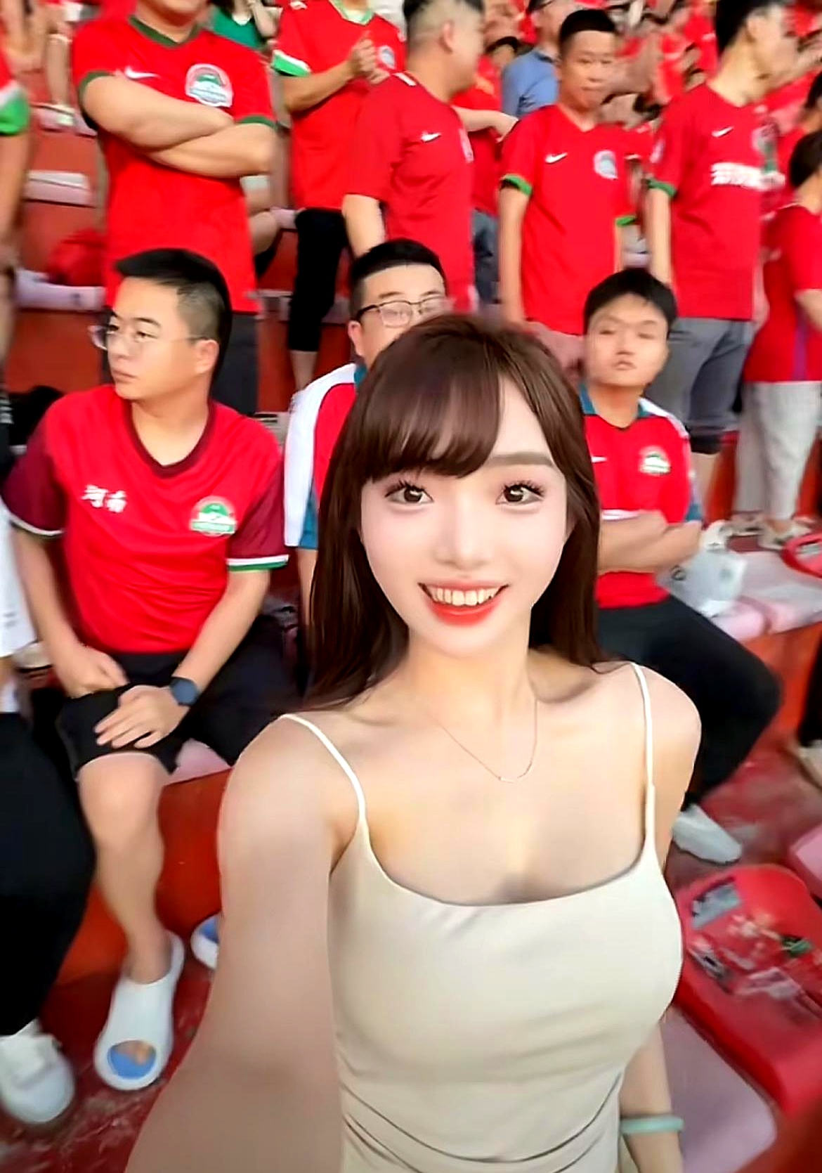 包含今晨中超传出新动向；马赛手感冰凉；管理层表态——球迷炸锅；数据趋势出现新变化的词条