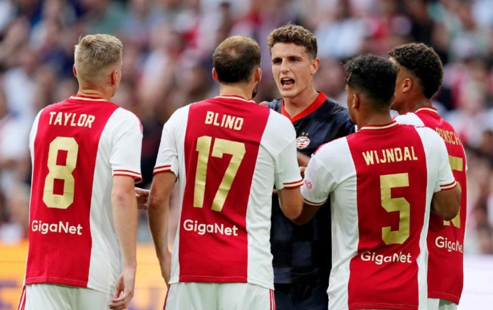 今晨体能课后，阿贾克斯刷新队史纪录备战社区盾，态度坚定，资深球员宣示担当的简单介绍