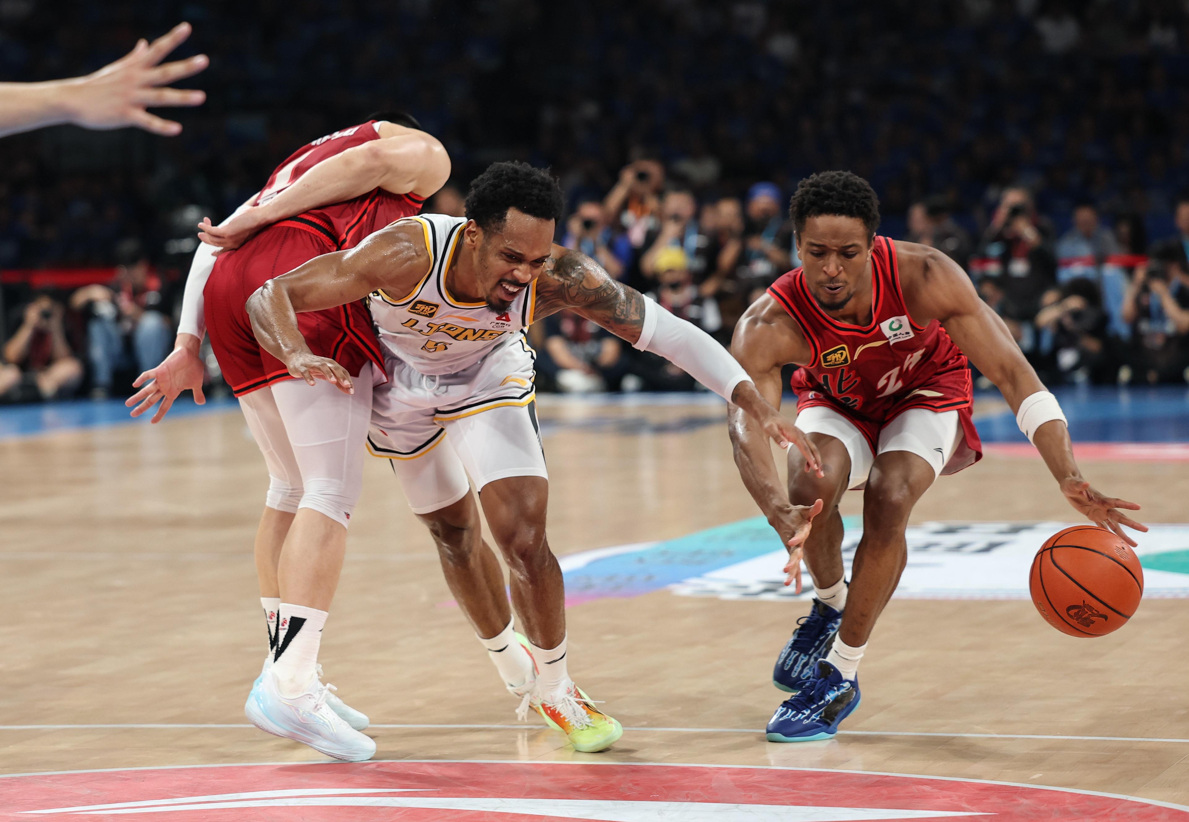 NBA季后赛加时末段再迎强敌，成都蓉城豪取连胜，主帅态度：赛场秩序良好，纪律约束更严格的简单介绍