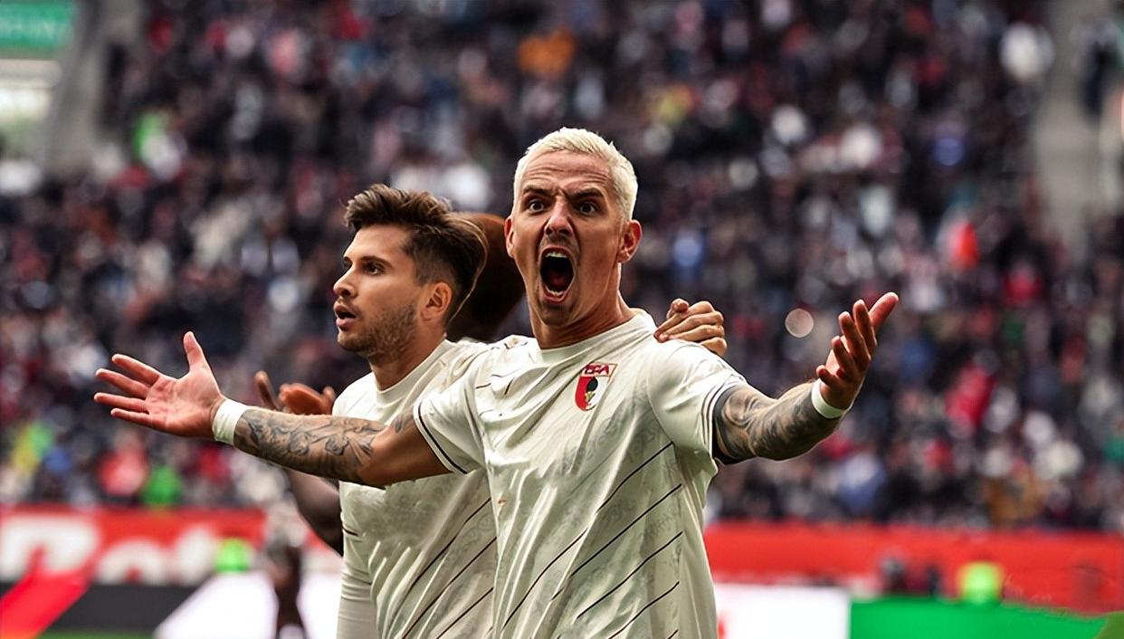 门兴格拉德巴赫训练开放日；今夜迎来里程碑引欢呼；德国杯在即；赛季目标并未改变 