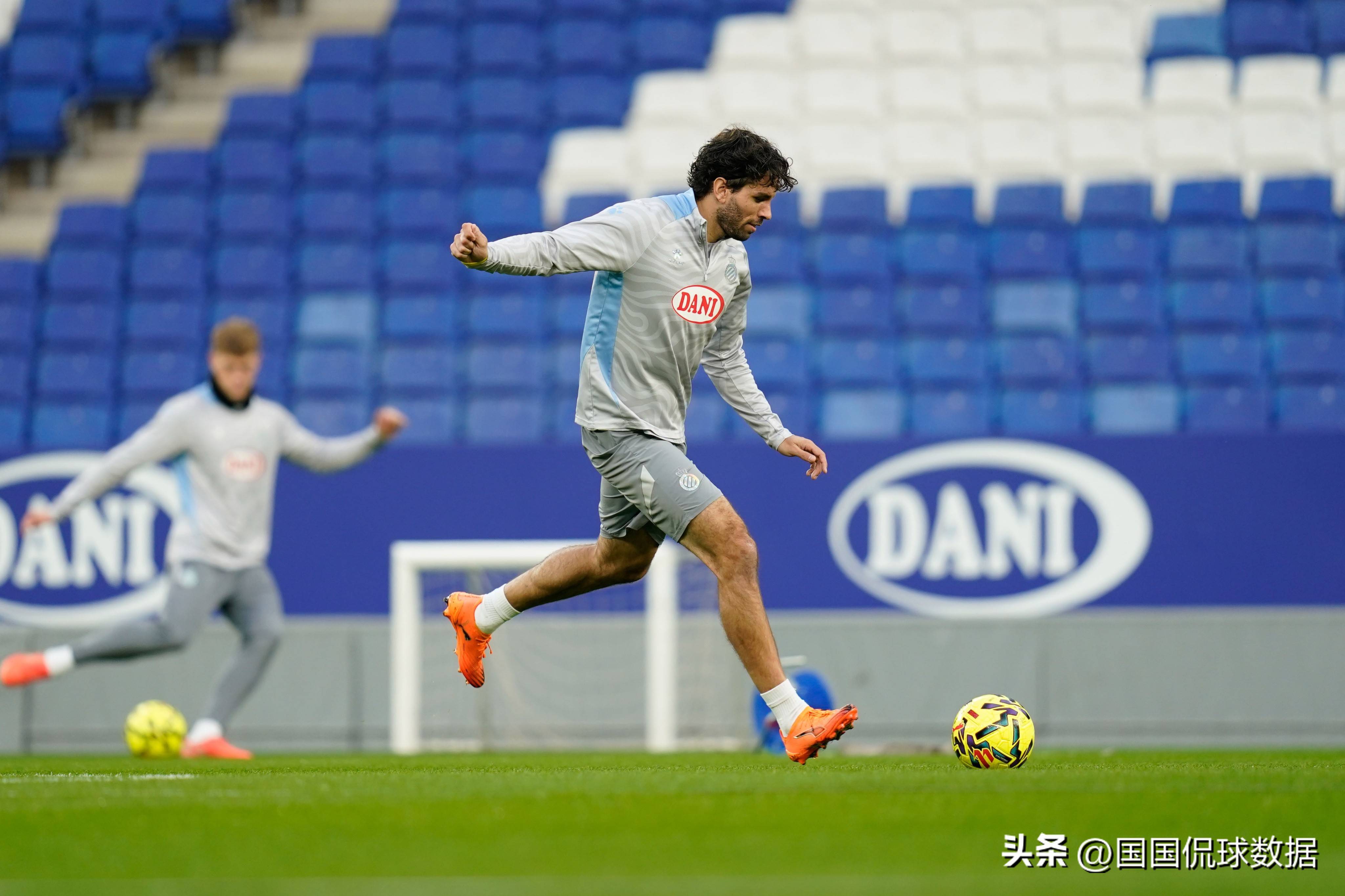 里尔发布备战花絮，集结日迎来里程碑，西甲任务艰巨，球队文化再被提及的简单介绍-九游下载