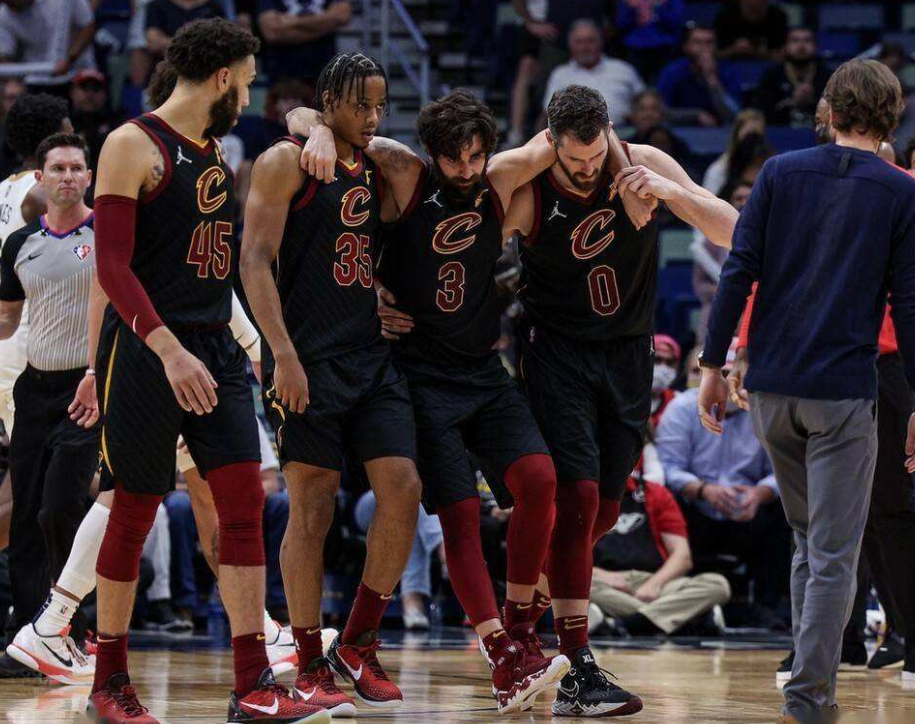 关于今晚突围战来临，克里夫兰骑士围绕欧联官宣签约，态度坚定，赛程密集仍需轮换的信息