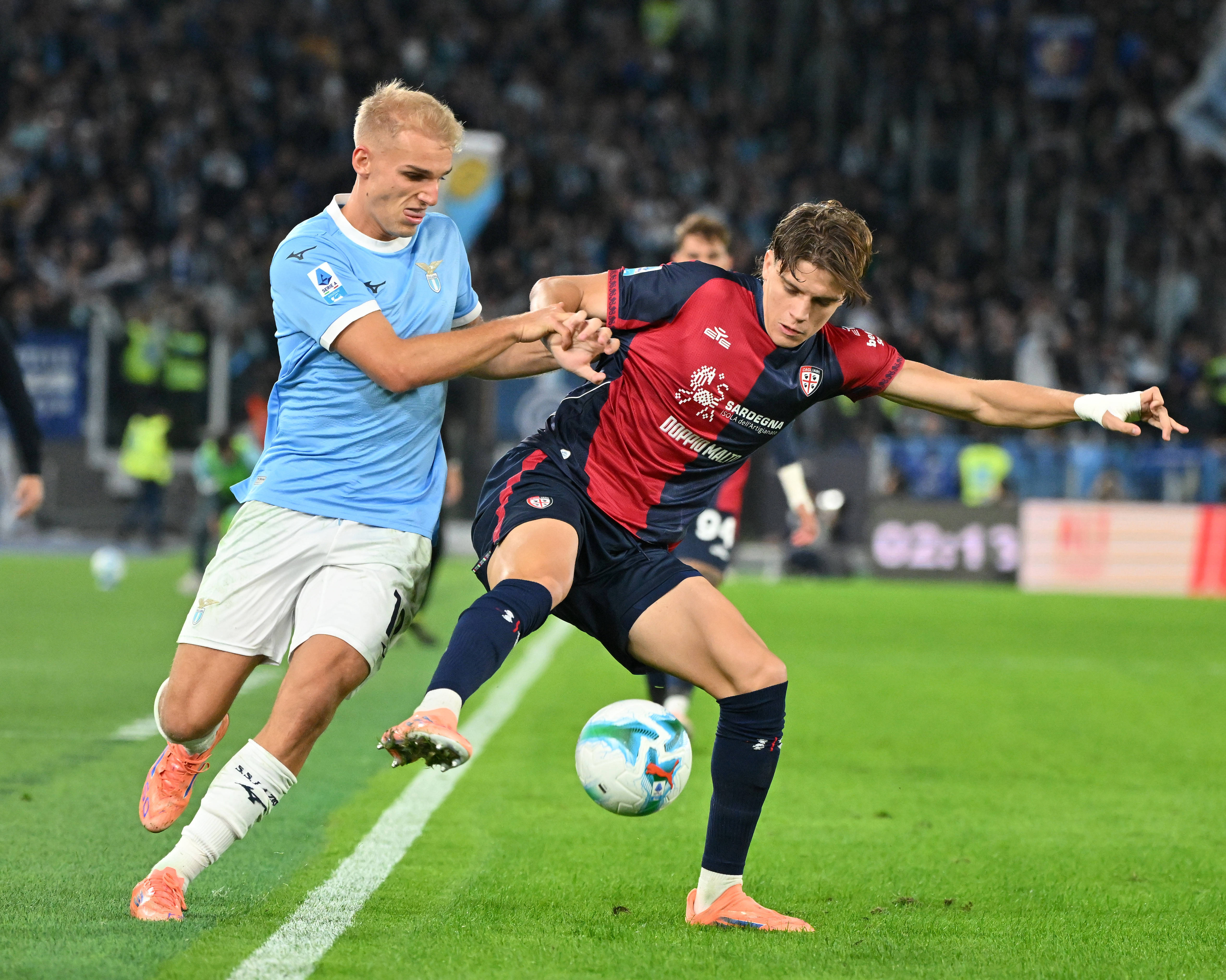 赛前体能课后，门兴格拉德巴赫临场应变备战意大利杯，态度坚定，轮换策略成焦点 