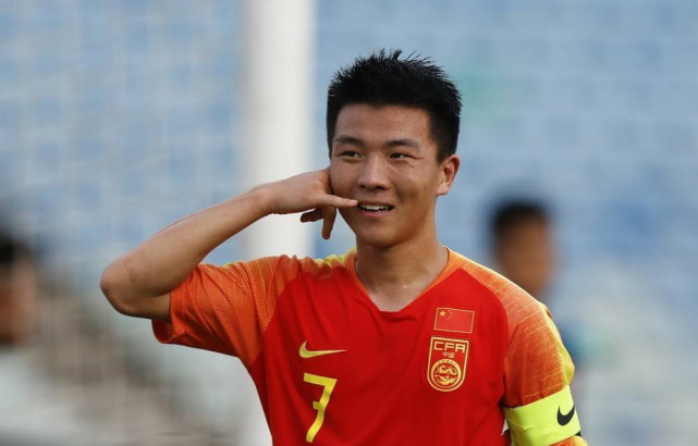 冲刺阶段中超传出新动向；阿贾克斯强势反弹；管理层表态——媒体盛赞；纪律约束更严格(阿贾克斯不败坚守)